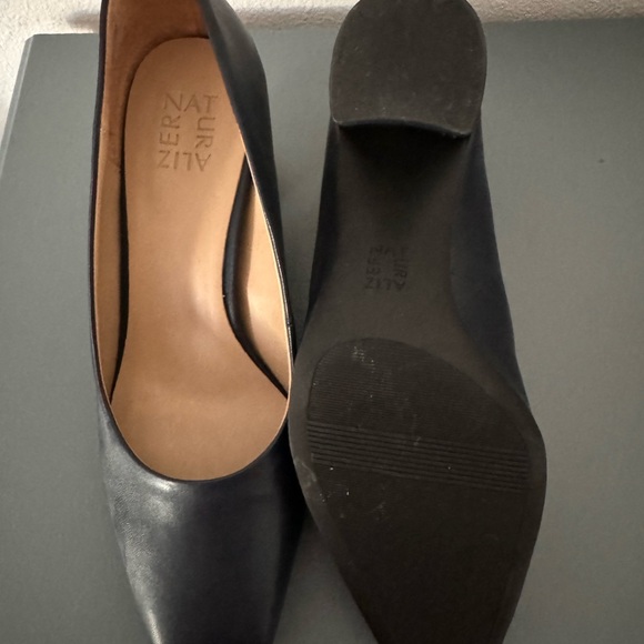 Women's shoes - Picture 2 of 2